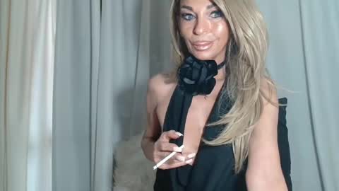 Snapshot of amanda0803 chatting on February 14, 9:24 am Angel or Demon online show from February 14, 9:24 am