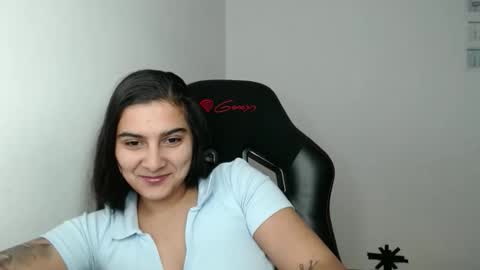 The queen of the biceps  online show from January 9, 6:10 pm