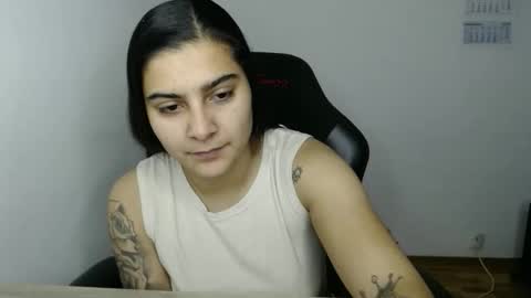 The queen of the biceps  online show from January 15, 6:44 pm