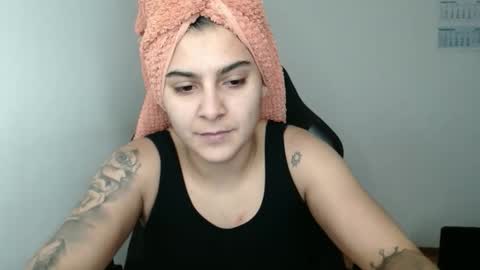 The queen of the biceps  online show from January 31, 8:29 pm