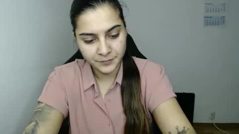 The queen of the biceps  online show from February 14, 2:19 am