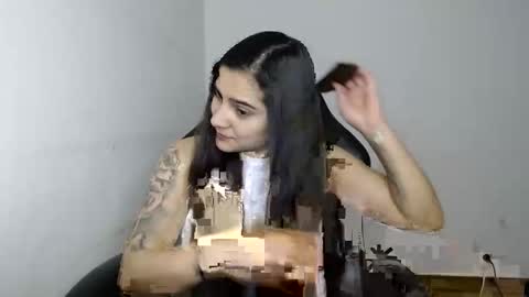 The queen of the biceps  online show from April 6, 7:04 pm