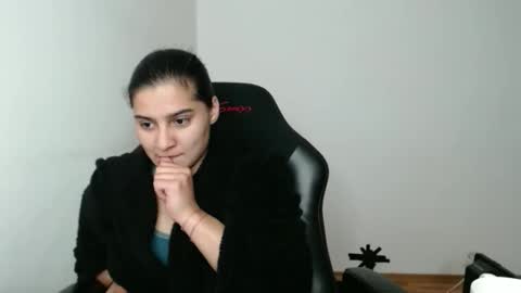 The queen of the biceps  online show from April 14, 2:50 am