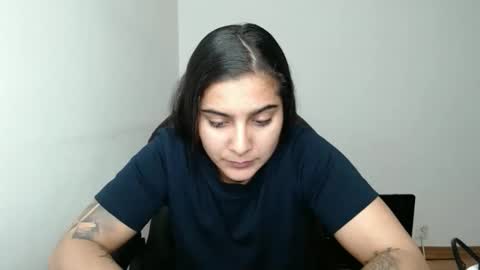 The queen of the biceps  online show from April 17, 9:51 pm