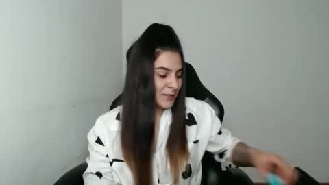 The queen of the biceps  online show from April 21, 10:01 pm