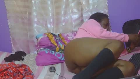 Snapshot of amanda_01_ chatting on September 12, 12:11 am amanda_01_ online show from September 12, 12:11 am