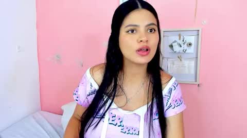 Snapshot of amanda_lorense chatting on November 15, 4:43 am Thalia online show from November 15, 4:43 am