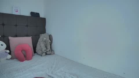 Snapshot of amandabrooks_18 chatting on February 19, 1:29 am Amanda online show from February 19, 1:29 am