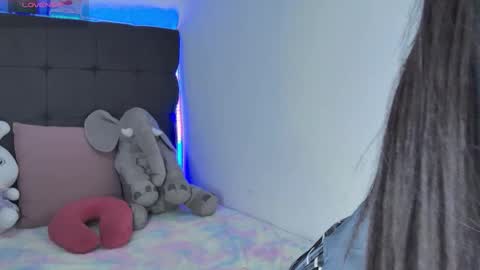 Snapshot of amandabrooks_18 chatting on March 9, 3:22 am Amanda online show from March 9, 3:22 am