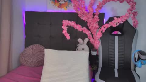 Snapshot of amandabrooks_18 chatting on September 23, 1:41 am Amanda online show from September 23, 1:41 am