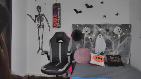 Snapshot of amandabrooks_18 chatting on October 7, 5:48 am Amanda online show from October 7, 5:48 am