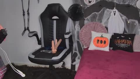 Snapshot of amandabrooks_18 chatting on October 17, 2:59 am Amanda online show from October 17, 2:59 am