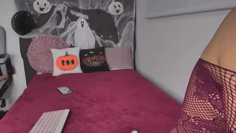 Snapshot of amandabrooks_18 chatting on October 19, 12:55 am Amanda online show from October 19, 12:55 am