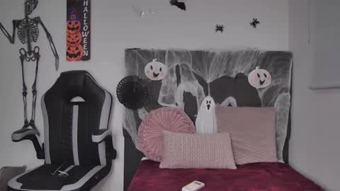 Snapshot of amandabrooks_18 chatting on October 25, 12:40 am Amanda online show from October 25, 12:40 am