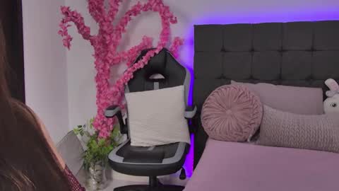 Snapshot of amandabrooks_18 chatting on November 5, 1:27 am Amanda online show from November 5, 1:27 am