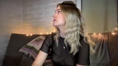 Snapshot of amandatalk chatting on November 19, 6:13 am amandatalk online show from November 19, 6:13 am