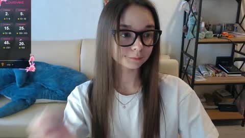 Snapshot of amaneli chatting on December 11, 11:30 am Mila online show from December 11, 11:30 am