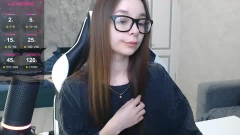 Snapshot of amaneli chatting on February 27, 11:41 am Mila online show from February 27, 11:41 am