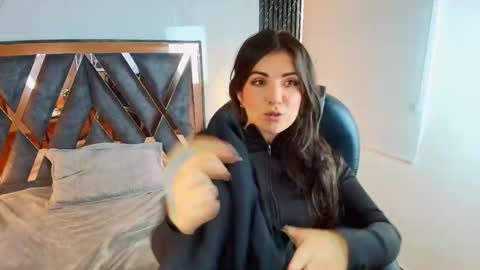 Snapshot of amara_vega chatting on December 2, 1:50 pm Amara Vega online show from December 2, 1:50 pm