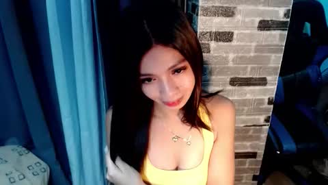 BELLA online show from November 22, 8:30 pm