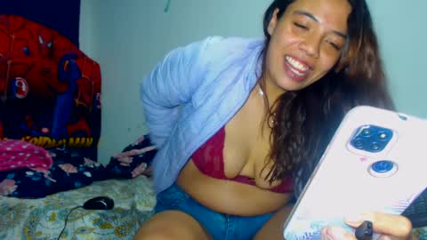 Snapshot of amararoberts08 chatting on December 10, 6:28 pm Amara Julia online show from December 10, 6:28 pm