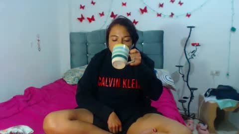 Snapshot of amararoberts08 chatting on March 12, 5:57 am Amara Julia online show from March 12, 5:57 am