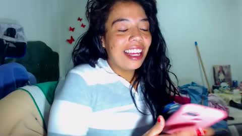 Snapshot of amararoberts08 chatting on November 9, 8:29 pm Amara Julia online show from November 9, 8:29 pm