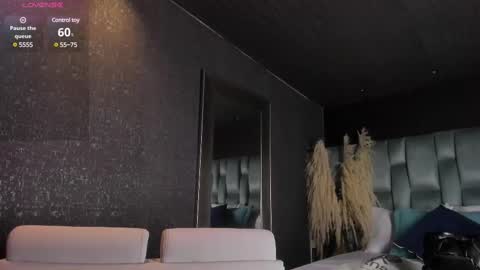 Emily online show from March 10, 11:53 am