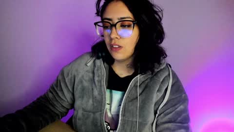 Snapshot of amaryllis_vizcaya chatting on December 11, 4:07 am Katt online show from December 11, 4:07 am