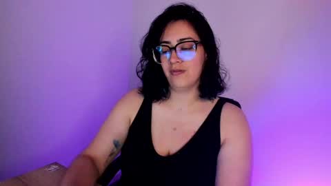 Snapshot of amaryllis_vizcaya chatting on December 13, 3:16 am Katt online show from December 13, 3:16 am