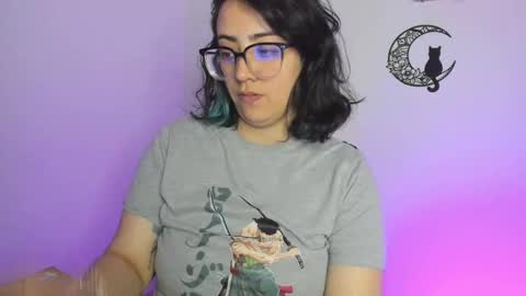 Snapshot of amaryllis_vizcaya chatting on December 20, 11:26 pm Katt online show from December 20, 11:26 pm