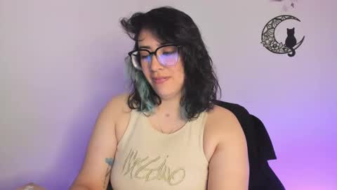 Snapshot of amaryllis_vizcaya chatting on January 25, 1:43 am Katt online show from January 25, 1:43 am