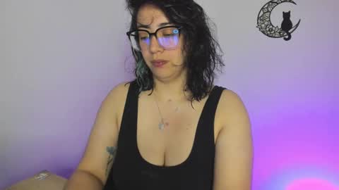 Snapshot of amaryllis_vizcaya chatting on February 1, 3:19 am Katt online show from February 1, 3:19 am