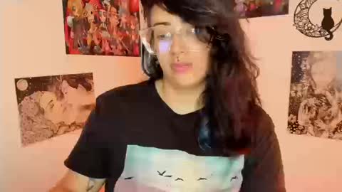 Snapshot of amaryllis_vizcaya chatting on October 18, 11:27 pm Katt online show from October 18, 11:27 pm