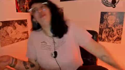 Snapshot of amaryllis_vizcaya chatting on October 21, 10:21 pm Katt online show from October 21, 10:21 pm