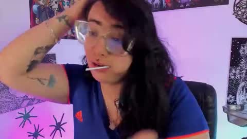 Snapshot of amaryllis_vizcaya chatting on November 17, 6:03 pm Katt online show from November 17, 6:03 pm