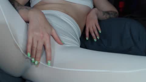 Snapshot of amayamalina chatting on December 14, 1:49 pm Malina online show from December 14, 1:49 pm