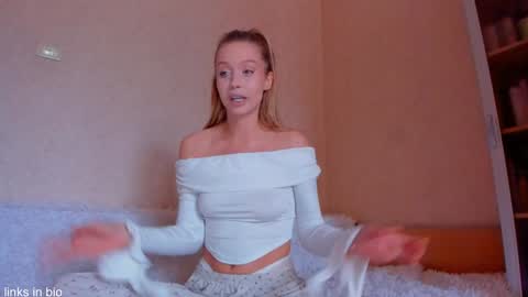 Roxy online show from September 21, 9:11 am