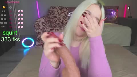 Snapshot of amazongirls chatting on December 12, 9:30 am Im Mandy and I love to play in public and do crazy in PVT online show from December 12, 9:30 am