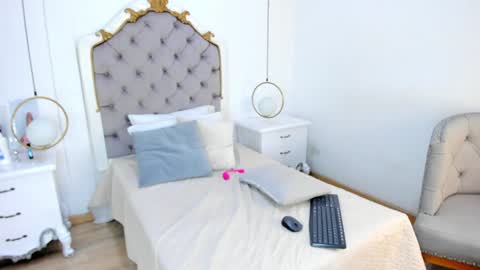 Sara online show from December 30, 2:19 pm