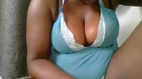 Snapshot of ambar_jasiri chatting on March 5, 4:56 am Mia online show from March 5, 4:56 am