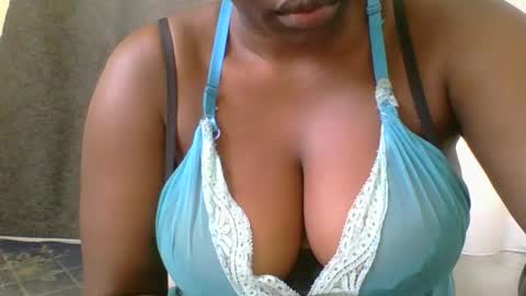 Snapshot of ambar_jasiri chatting on November 6, 10:27 am Mia online show from November 6, 10:27 am