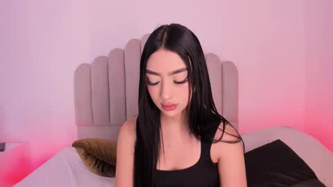 ambarevans_ online show from November 26, 11:44 am