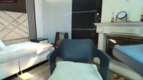 Snapshot of ambaross chatting on December 11, 7:25 pm Ambar Ross online show from December 11, 7:25 pm
