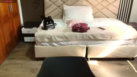 Snapshot of ambaross chatting on January 13, 7:42 pm Ambar Ross online show from January 13, 7:42 pm