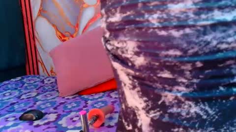 ambarsmit69 online show from April 12, 1:05 pm