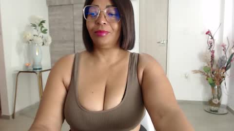 Snapshot of ambarsofhia chatting on September 24, 8:23 pm Amber Sofhia online show from September 24, 8:23 pm