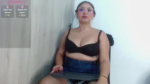 Snapshot of amber__muse chatting on December 16, 6:35 pm Amber online show from December 16, 6:35 pm