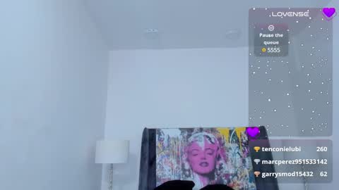 Snapshot of amber_adams_ chatting on December 14, 5:25 pm Amber online show from December 14, 5:25 pm