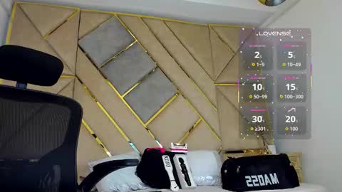 Snapshot of amber_adams_ chatting on October 12, 3:44 pm Amber online show from October 12, 3:44 pm